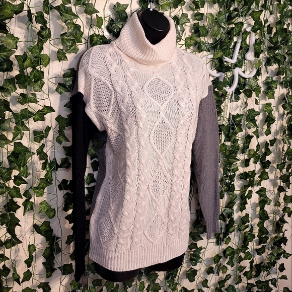 ❤️Say What? Grey & Cream Sweater💎 - Picture 2 of 4